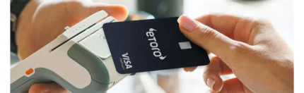 eToro lanseerasi Visa-debit kortin – cashback jopa 4 % osakkeina
